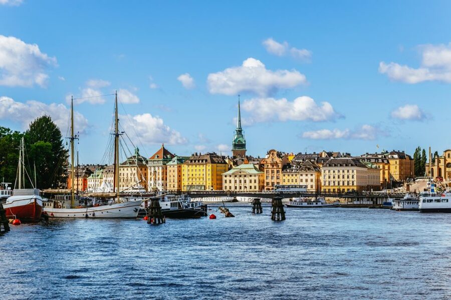 Stockholm: City Archipelago Sightseeing Cruise with Guide - Cafeteria, drinks, and onboard comfort
