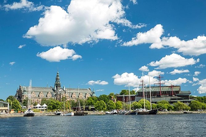 Stockholm: Highlights Boat Tour - From the inner city to Gamla Stan