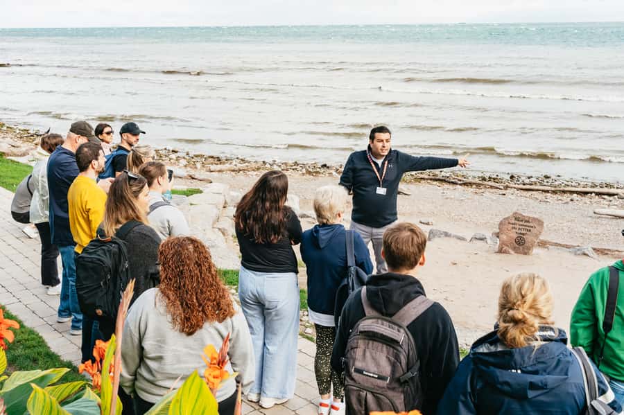 Toronto: Falls Day Tour with Boat Cruise & Niagara-the-Lake - Niagara-on-the-Lake in a short window