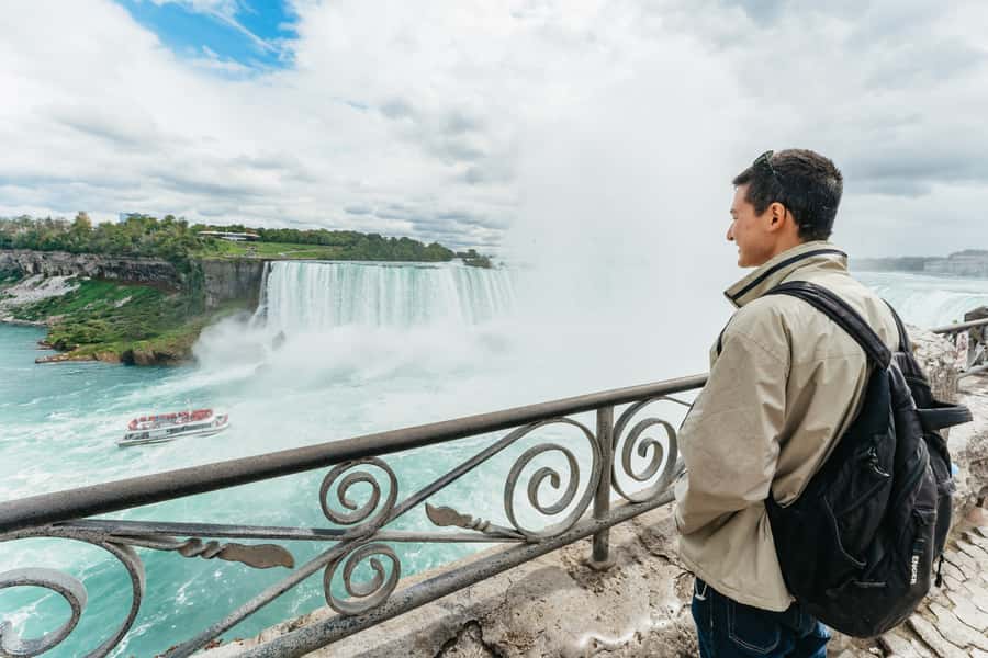 Toronto: Falls Day Tour with Boat Cruise & Niagara-the-Lake - Scenic stops before the main event