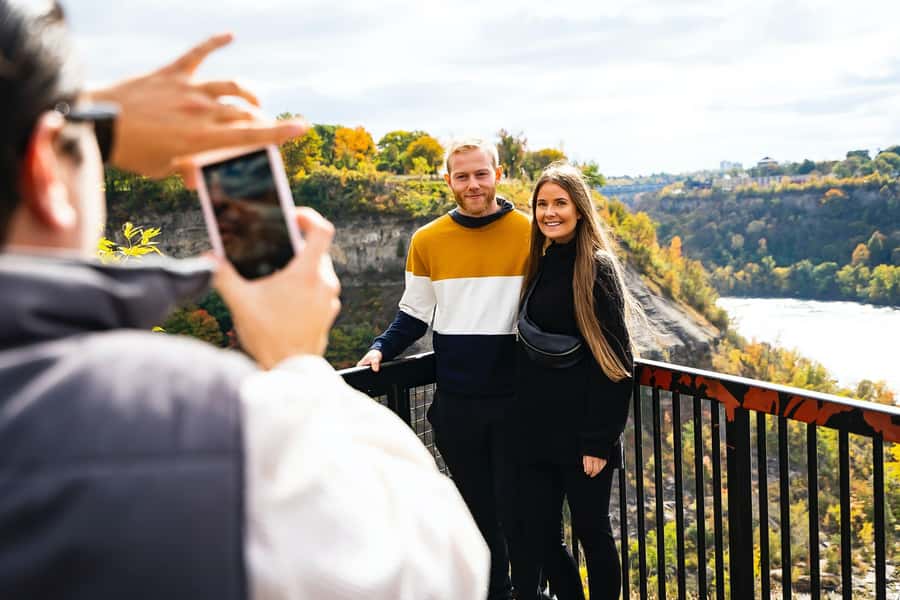 Toronto: Falls Day Tour with Boat Cruise & Niagara-the-Lake - Pickup points and the morning drive