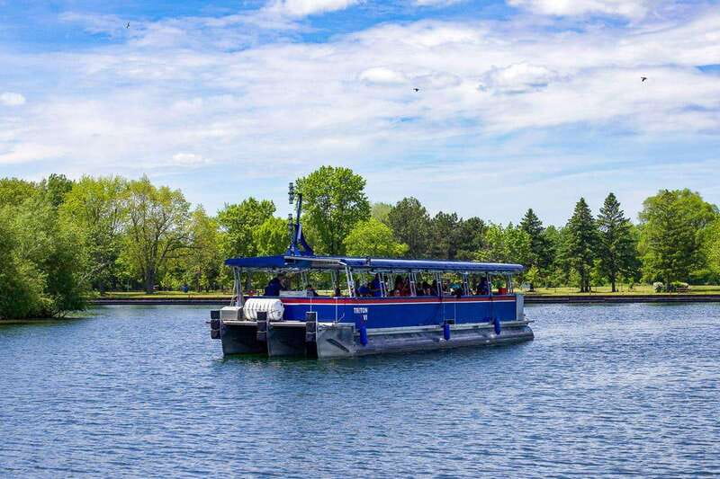 Toronto: Harbor and Islands Sightseeing Cruise - Entering the Toronto Islands and their quiet lagoons