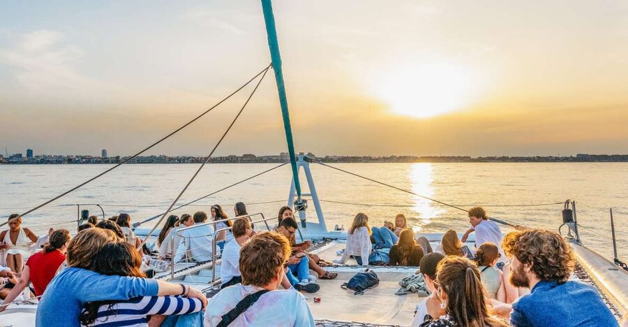 Valencia: Sailing Catamaran Cruise with Sunset Option and DJ - Finding the best seat on the catamaran