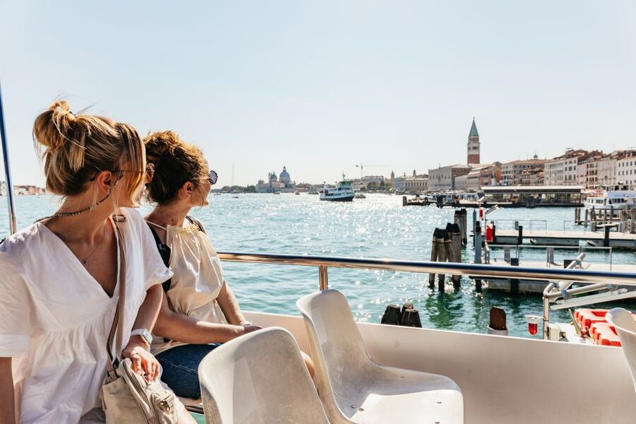 Venice: Burano, Torcello & Murano Boat Tour w/Glassblowing - Burano’s colorful houses and limited free time