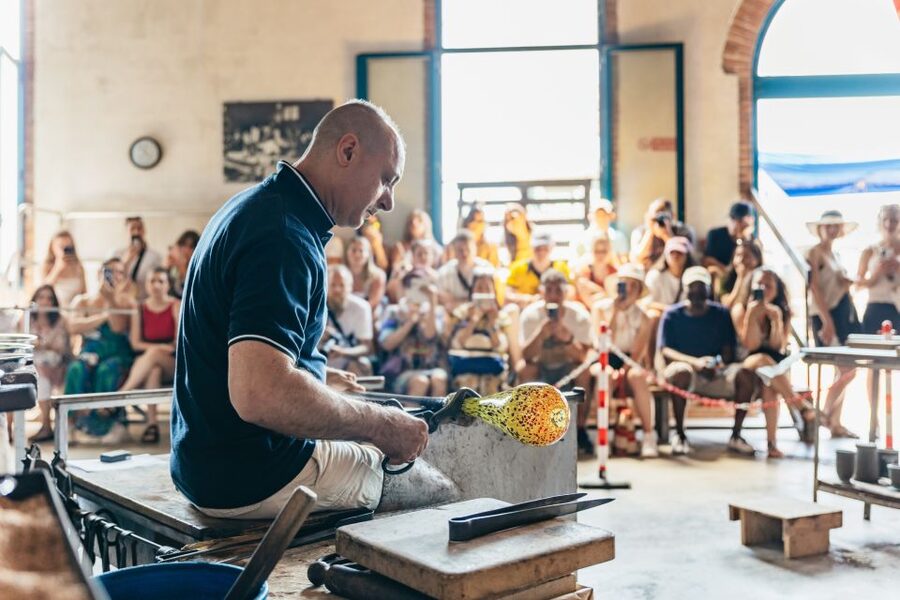Venice: Burano, Torcello & Murano Boat Tour w/Glassblowing - Murano and the heat of the glass furnace