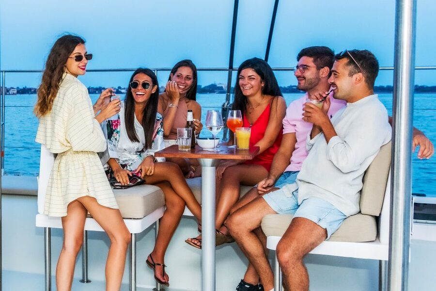 Venice: Catamaran Sunset Jazz Cruise with Aperitivo - The sunset and the changing temperature