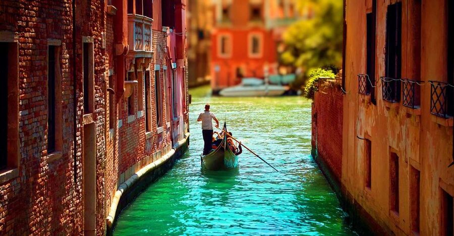Venice: Private Gondola Cruise for up to 5 Passengers - What is included, and what is not