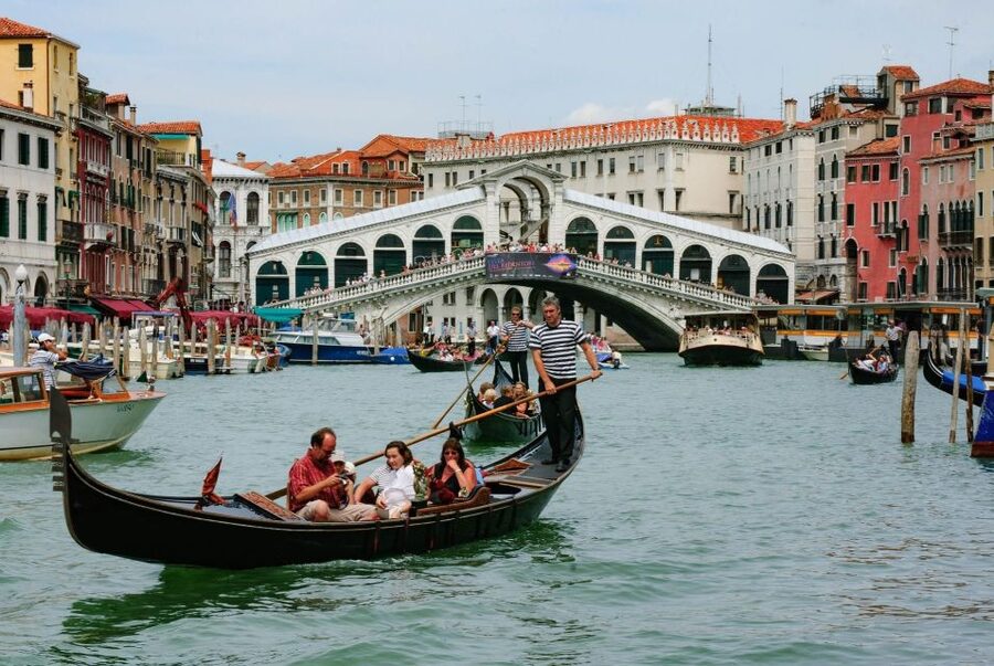 Venice: Private Gondola Cruise for up to 5 Passengers - Starting at the ticket office near the Royal Gardens