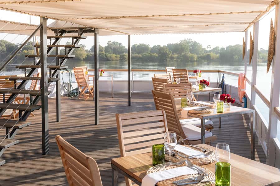 Victoria Falls: Dinner Cruise on the Zambezi River - Who should book the Zambezi dinner cruise?