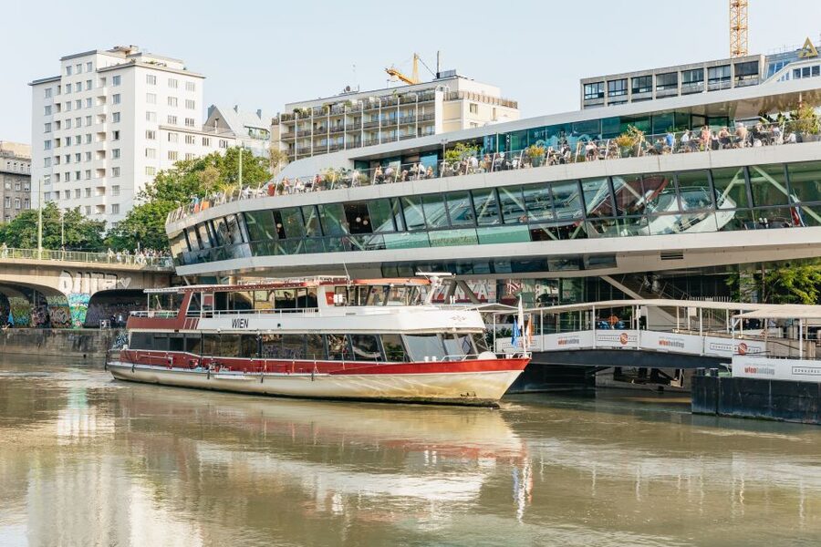 Vienna: 3-Course Evening Dinner Cruise - A three-hour evening on Vienna’s waterways