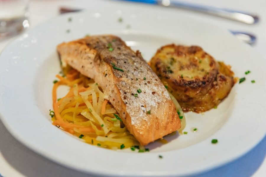 Vienna: 3-Course Evening Dinner Cruise - Canal scenery, locks, and the actual Danube