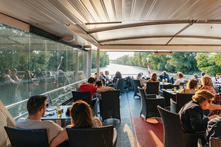 Vienna: 3-Course Evening Dinner Cruise - Boarding the Dream Ship and finding your table