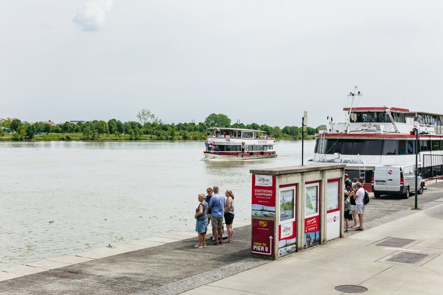 Vienna: City Cruise with Optional Lunch - Finding Schwedenplatz and boarding smoothly