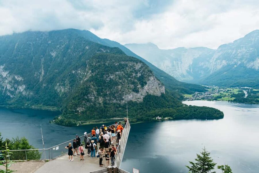 Vienna: Hallstatt Day Trip with Boat Ride Option - The first breaks and the long approach west