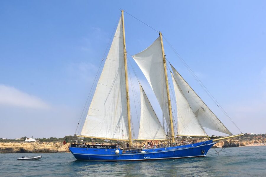Vilamoura: Algarve Coast 3-Hour Sailing Cruise With Open Bar - Weather, clothing, and a few practical cautions