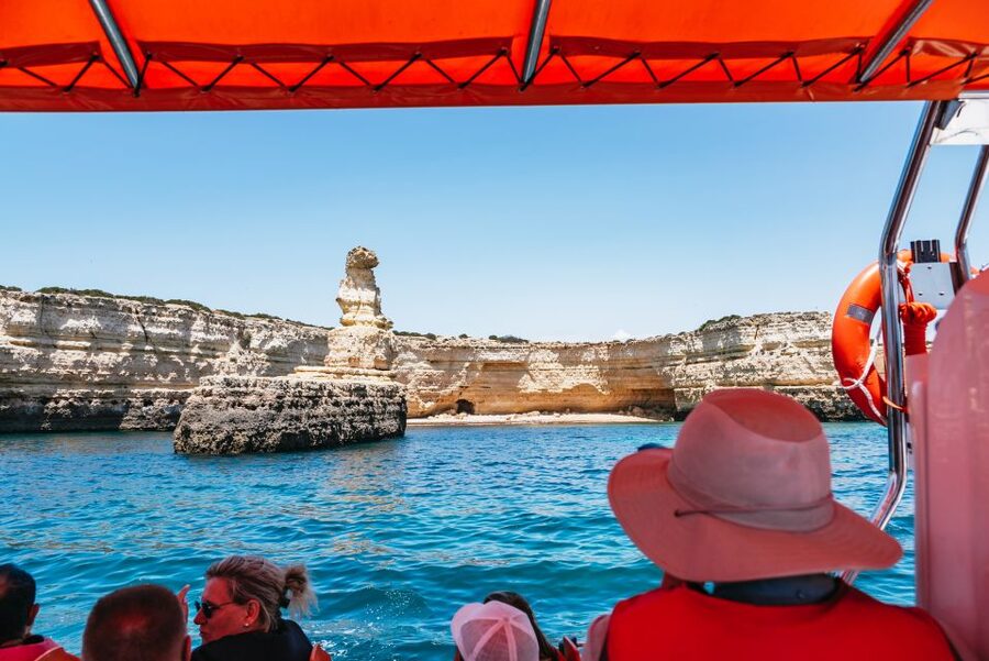 Vilamoura: Benagil Cave Boat Tour with Entry&Dolphin search - What the boat ride feels like