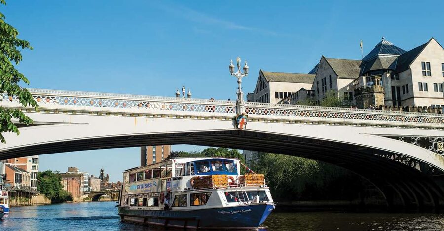 York: Daytime Sightseeing Boat Cruise with Live Commentary - Key points at a glance