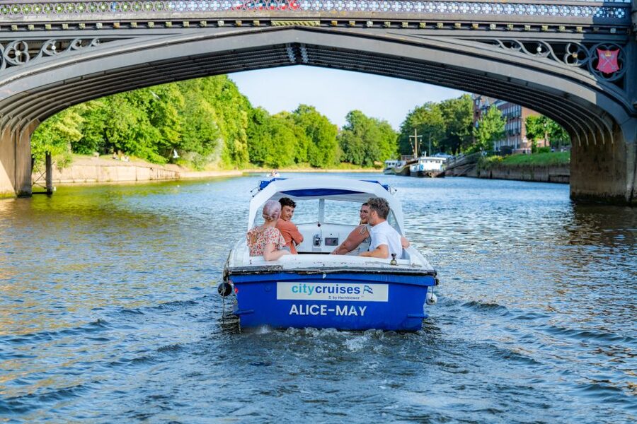 York: Self-Steer Boat Rental - Bringing a picnic on board