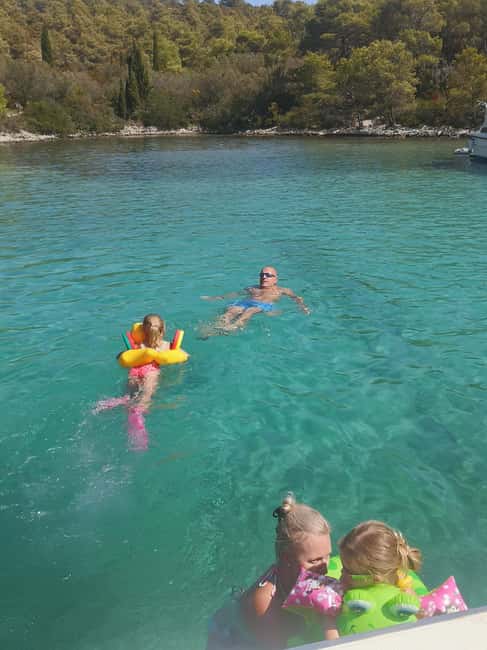 Zadar: 3-Stop Blue Lagoon & Snorkeling Cruise with Drinks - What the skipper adds to the experience