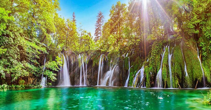 Zadar: Plitvice Lakes with Boat Ride and Zadar Old Town Tour - The café stop and the food question