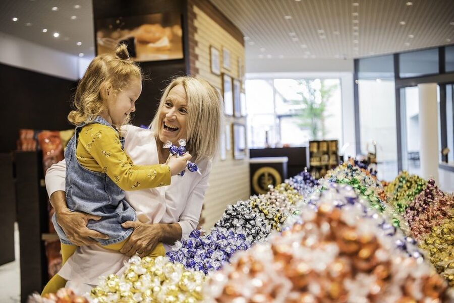 Zurich: City Tour, Cruise, and Lindt Home of Chocolate Visit - Timing, comfort, and who should book