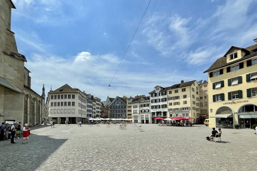 Zurich: City Tour, Cruise, and Lindt Home of Chocolate Visit - Old Town streets, guild houses, and church towers